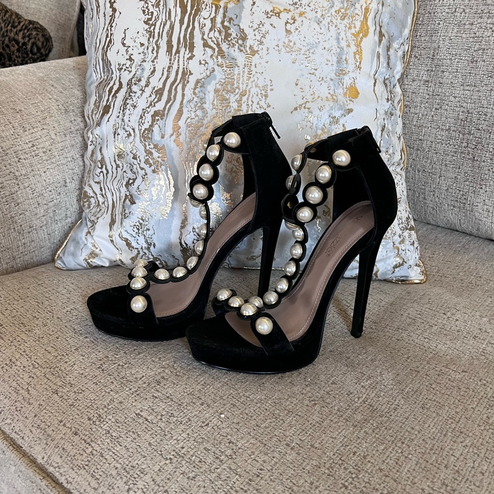 Shoedazzle black velvet pearl stiletto heels size 6